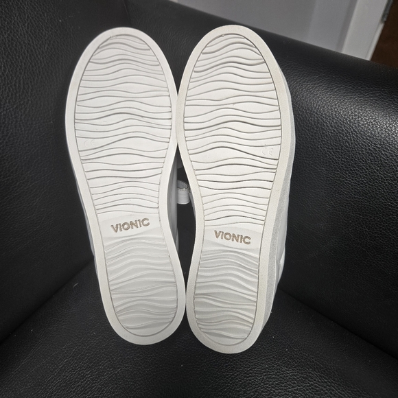 [NEW] Vionic Women's Size 8.5 White & Champagne (Gold) Velcro Sneakers - Picture 13 of 15